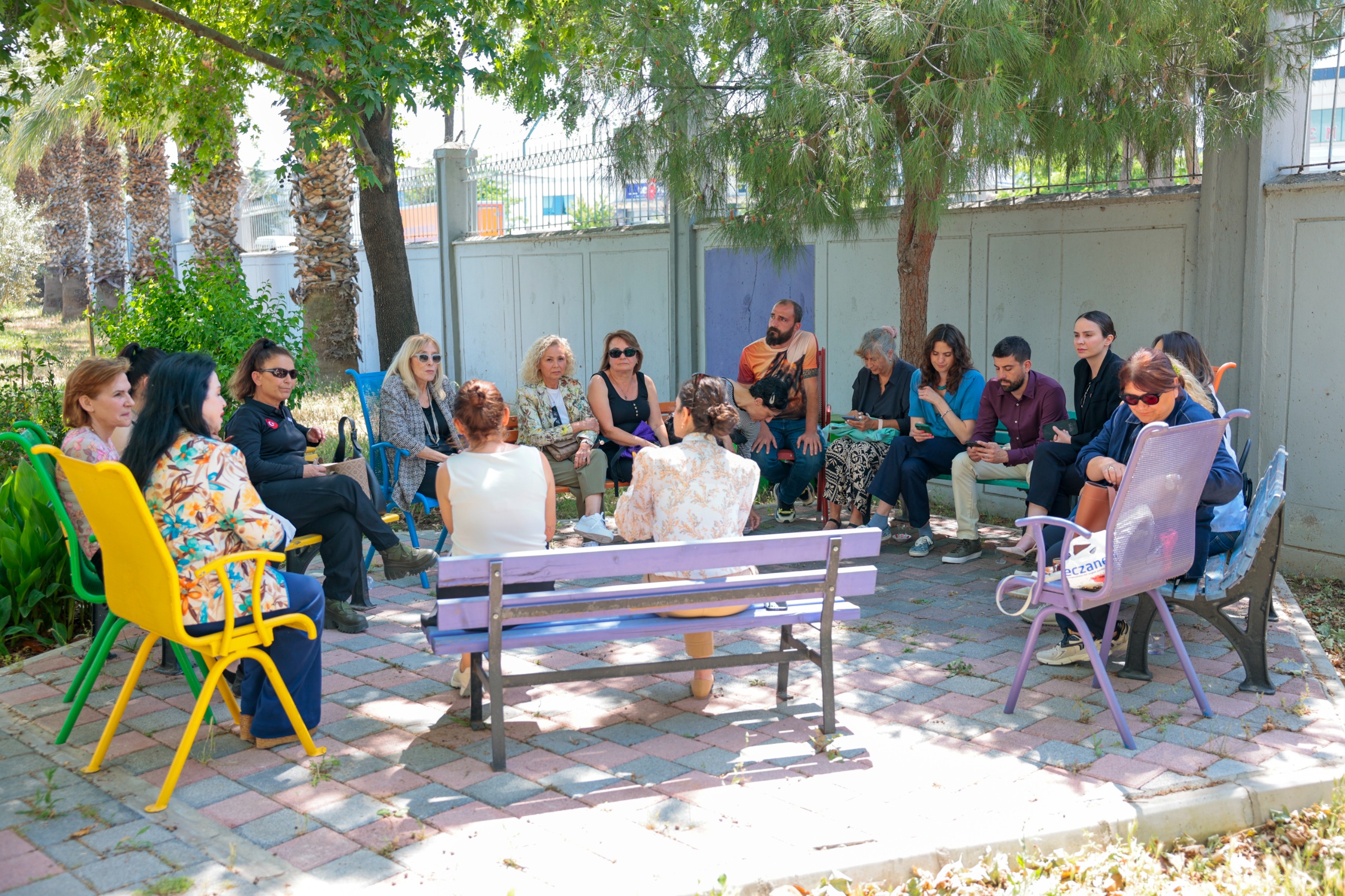 Konak'ta Patili Dostlar