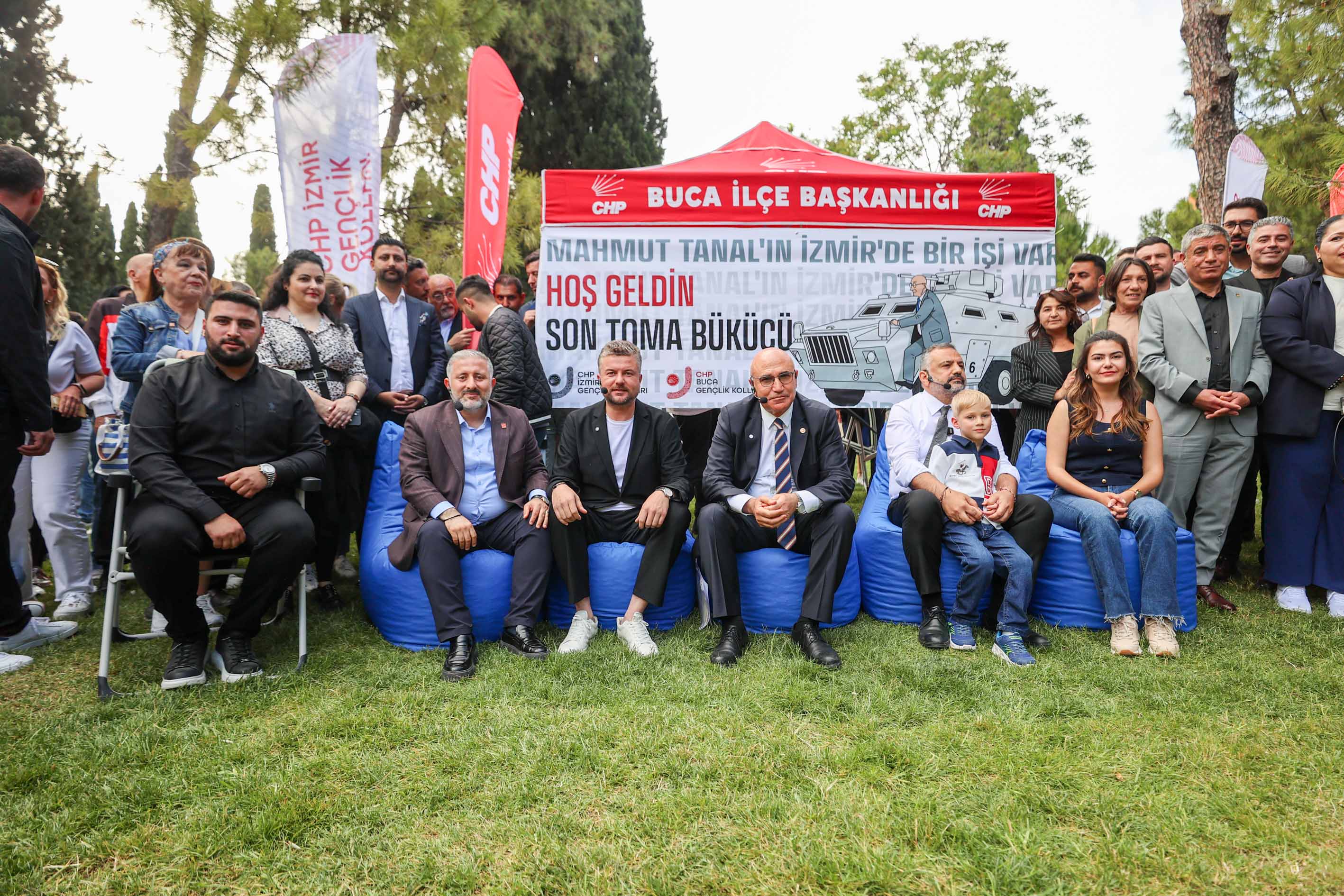 Mahmut Tanal Gençlerle