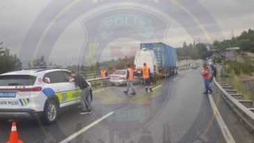 Manisa’dan İzmir’e Giden Yolda Kaza: Trafik Yoğunluğu Artıyor