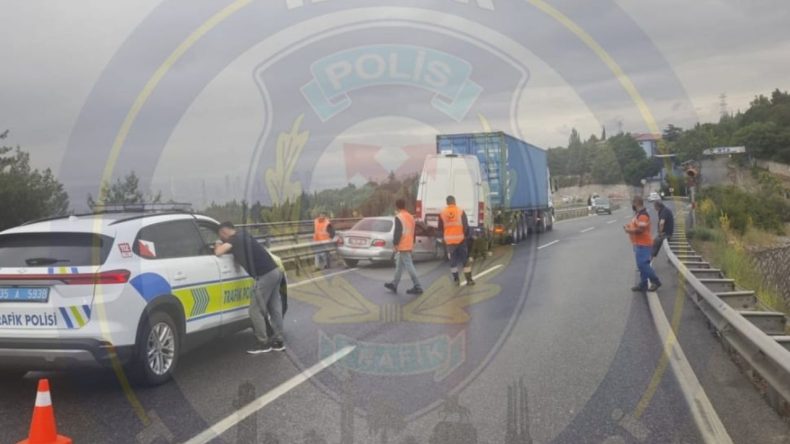 Manisa’dan İzmir’e Giden Yolda Kaza: Trafik Yoğunluğu Artıyor
