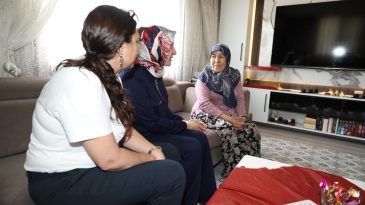 Menderes’ten Anlamlı Anneler Günü Kutlaması: Şehit Anneleri Unutulmadı