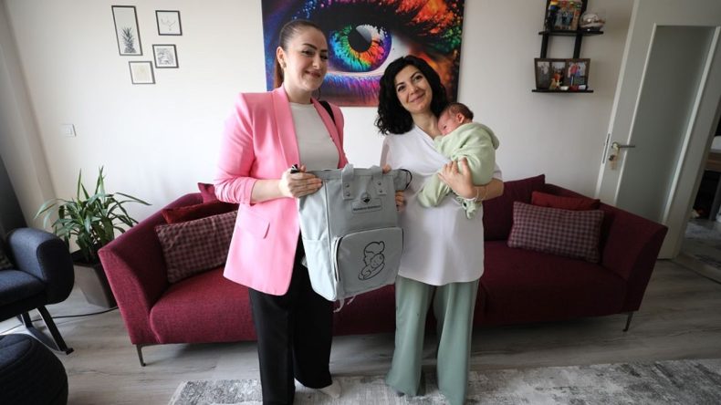 Miniklerin İlk Hediyesi Belediyeden: Menderes’te 200. Bebek Heyecanı