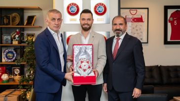 Osimhen ile fotoğraf çekilip, paylaşmıştı: Sivasspor Asbaşkanı Yıldız istifa etti