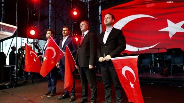 Özgür Çelik: Cumhuriyet gençlerle yeniden demokrasiyle buluşacak