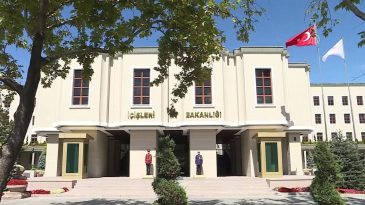 Özgür Özel’e Saldıran Kişinin Kimliği Açıklandı: İki Çocuğunu Öldürmüş