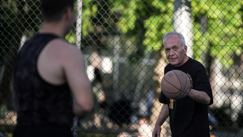 Potanın Emekli Kralları: Gençlerin Yanında Yer Alıyorlar