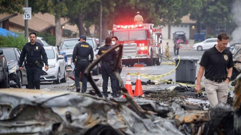 San Diego’da uçak kazası: Evler ve araçlar alev aldı