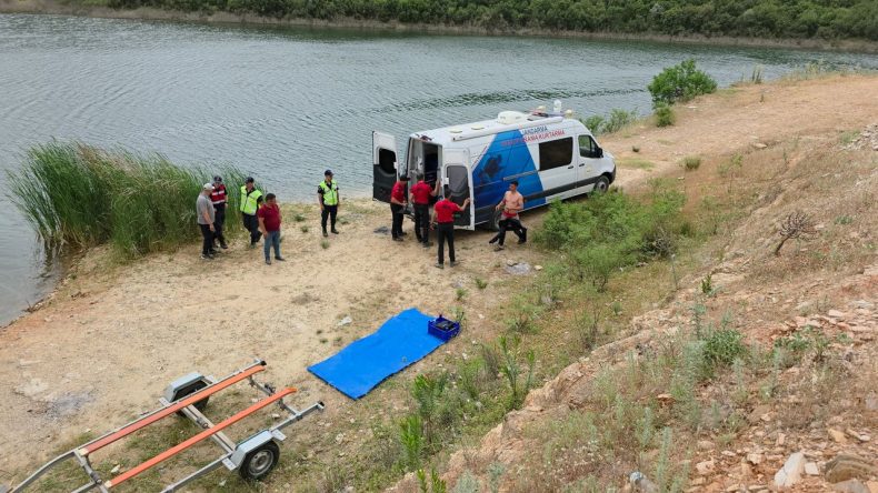 Serinlemek İçin Gölete Düşen Adam İzmir’de Hayatını Kaybetti