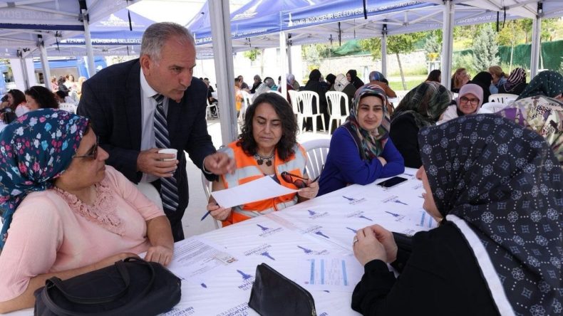 Sıcak Çaylar, Sıcak Sohbetler: İzmirli Kadınların Etkinliği