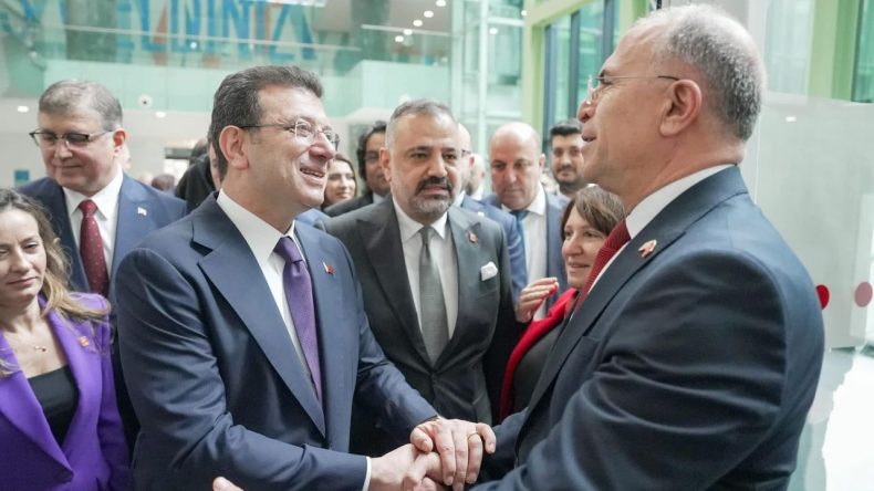 Silivri Yolu Dayanışma Mektuplarıyla Aydınlanıyor: Gaziemirlilerden Ekrem İmamoğlu’na Destek