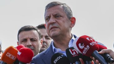 Sosyalist Enternasyonal Toplantısı’nda Özgür Özel’den İmamoğlu’na Mesaj!