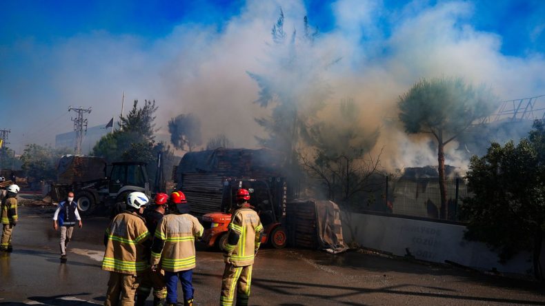 Torbalı’daki Sandalye Fabrikasındaki Yangın Kontrol Altına Alındı