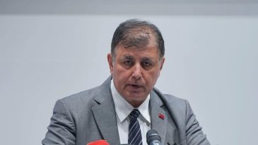 Tugay, CHP Lideri Özel’e Yönelik Saldırıyı Değerlendirdi: “Ya Birilerinden Etkilendi ya da Yönlendirildi!”