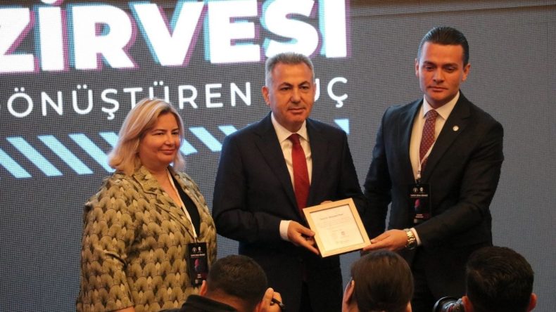Vali Elban Duyurdu: İzmir’de 2025’in İlk 4 Ayında 75 Organize Suç Örgütü Çökertildi!
