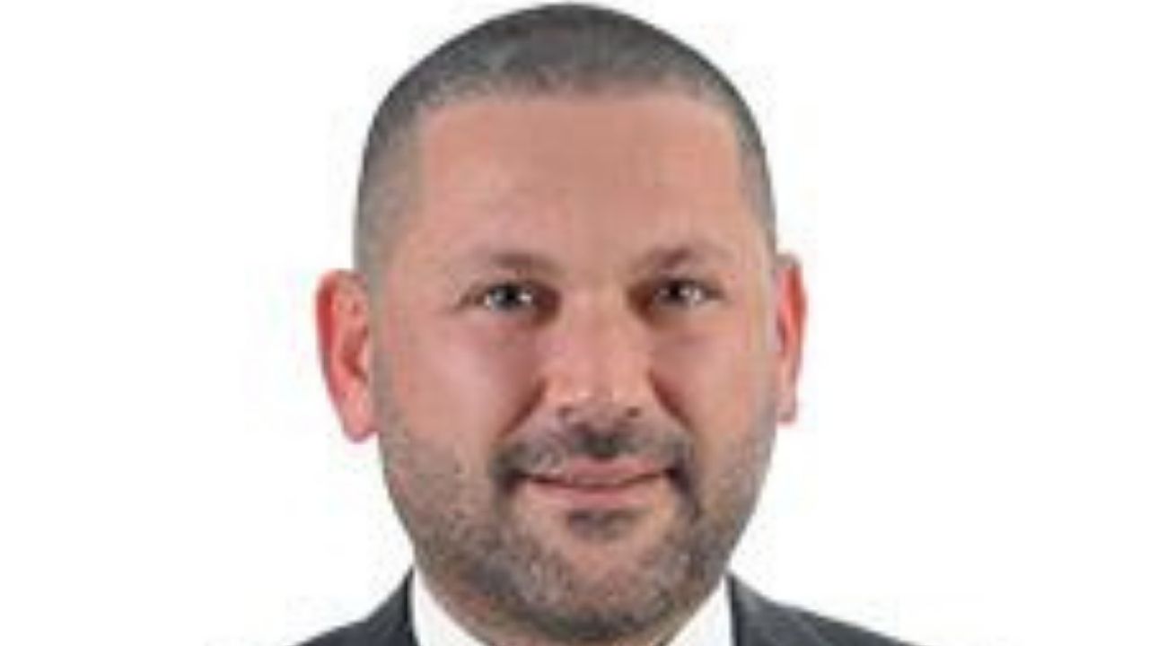 Yereli düşünmüyor koltuğunun peşinde