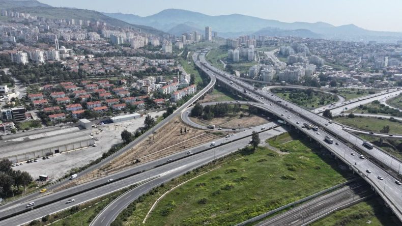 Yeşil Bir İzmir İçin Çalışmalar Hızla Devam Ediyor: Çiğli’de Ağaç ve Bitki Dikimi Başladı