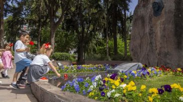 Zübeyde Hanım’dan huzurevine: İzmir’de anlamlı Anneler Günü kutlamaları