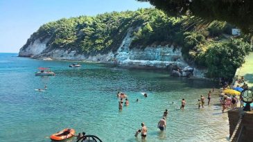 Adrenalin ve Berrak Deniz Arayanlar İçin: Karaburun Ayıbalığı Koyu Nerede, Nasıl Gidilir?