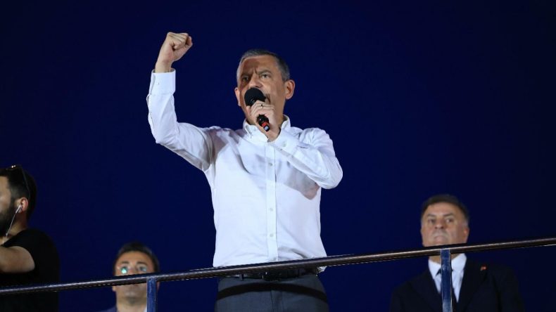 Akın Gürlek’e Yönelik Açıklamalar Dikkat Çekti: Özgür Özel’e Yeni Soruşturma Başlatıldı