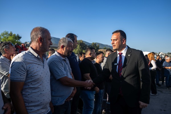 Başkan Eşki ve Belediye Çalışanları