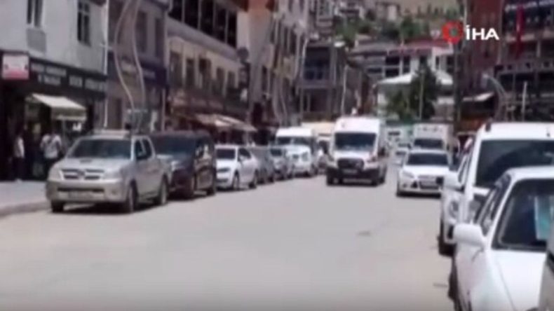 Askeri Araç Kaza Geçirdi: Faciadan Dönüldü!
