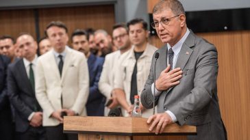 Başkan Tugay Personelle Bayramlaştı: Daha Fazla Çaba Göstermeliyiz