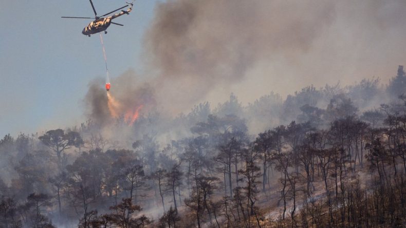 Bayraklı Belediyesi’nden Foça’daki Yangına Destek