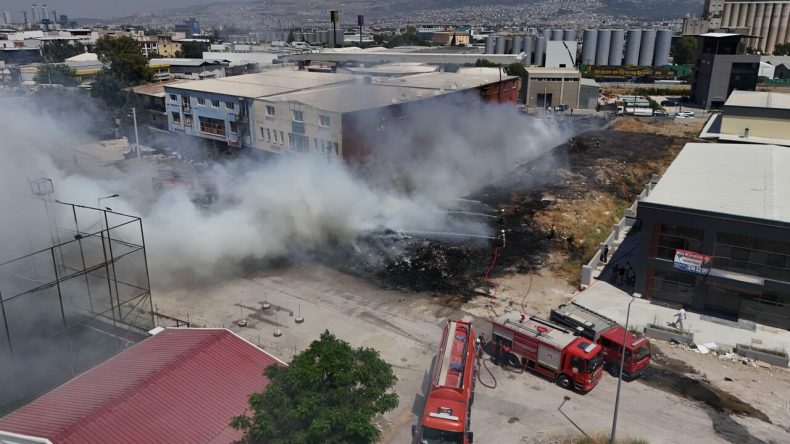 Bornova'daki Yangın Panik Yarattı: Soğutma Çalışmaları Sürüyor