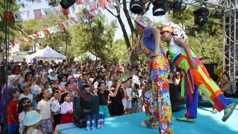 Bornova’da Çocuk Şenliği: Renkli Anlara Ev Sahipliği Yaptı
