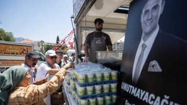 Bornova’da Ferdi Zeyrek Anısına Tavuk-Pilav Hayrı Yapıldı