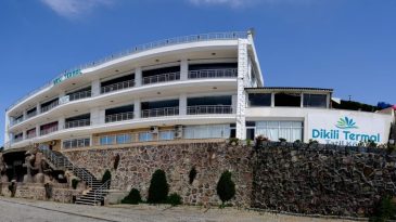 Bu köyde şifa ile tatil bir arada: İzmirlilerin sır gibi sakladığı ekonomik o yer, termal sularında yenileneceksiniz