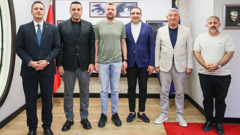 Buca’da Eylem Sonrası Başkan Duman’a Destek Ziyareti