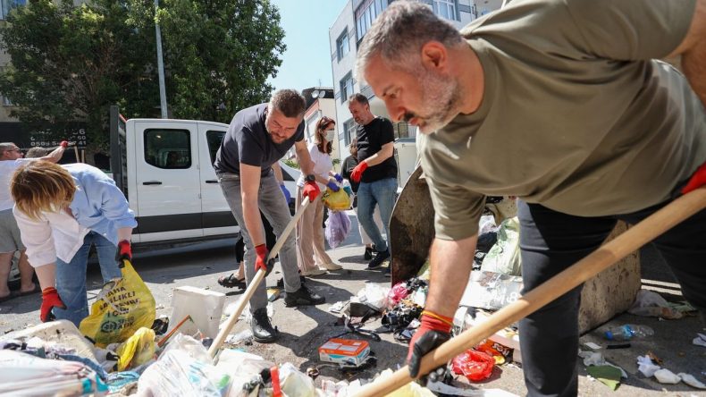 Buca’daki grev 5. gününde: Başkan Duman’dan çöp krizine müdahale