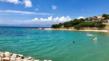 Cebinizi yakmadan deniz keyfi: Çeşme ve Alaçatı’nın ücretsiz plajları