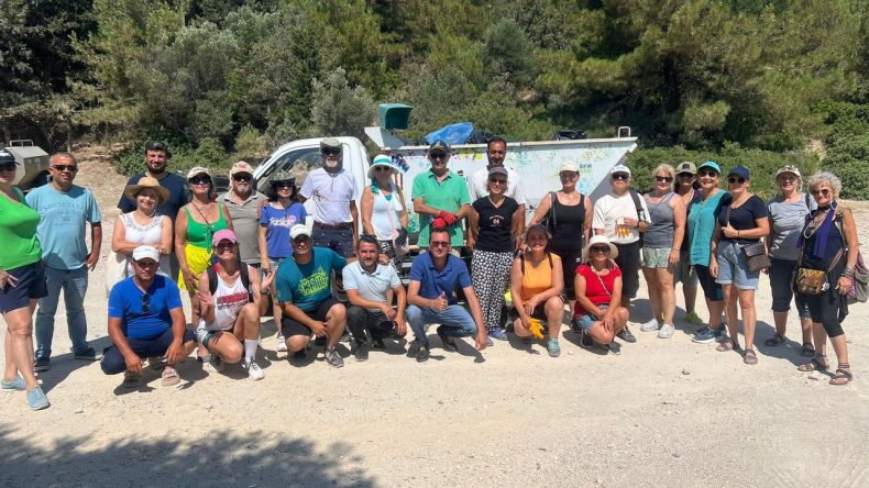 Çeşme’de doğa dostu etkinlik: Çöpler toplandı, temizlik yapıldı