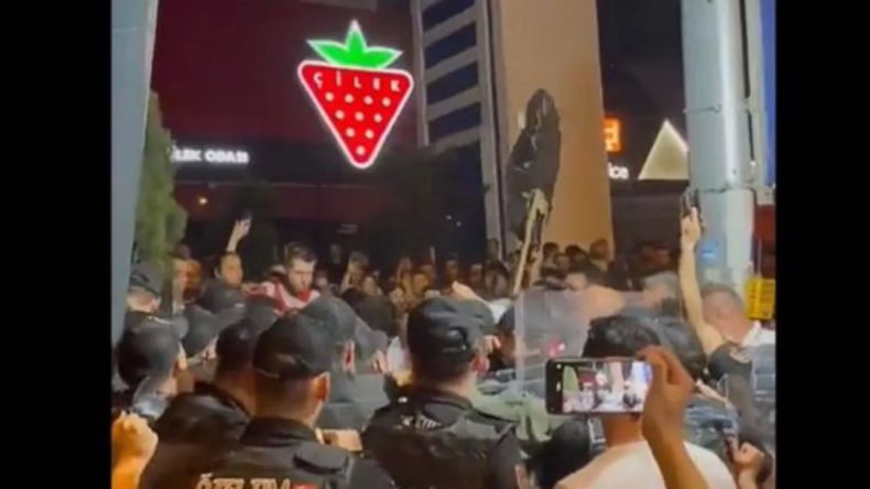 CHP Ankara Gençlik Kolları’ndan Ferdi Zeyrek Protestosu: Polis Müdahalesi Yaşandı