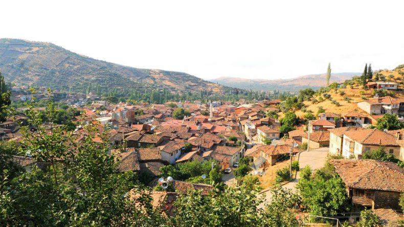 Dikili ile karıştırmayın: Aydın Dağları’ndan beslenen şelaleleri ve yaylalarıyla meşhur şirin köyü