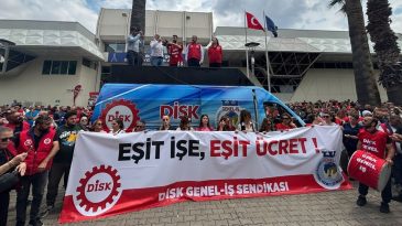 DİSK Genel Başkanı Çerkezoğlu İzmir’de konuştu: Grev hakkımızı sorgulamak kimsenin haddine değildir!