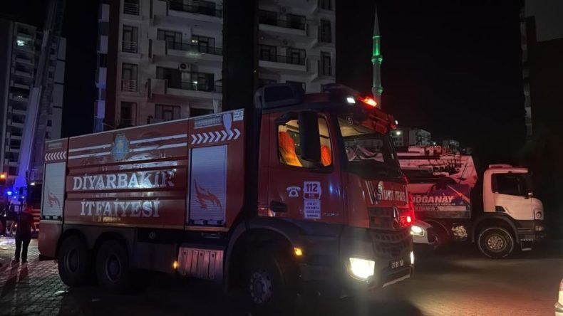 Diyarbakır’da Alevlere Karşı Zorlu Mücadele: 13 Katlı Binadaki Yangın Kontrol Altına Alındı
