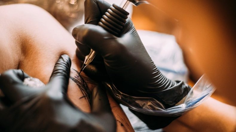 Dövme Yaptırmadan Önce Mutlaka Dikkat Edin! Kanser Riski Taşıyor