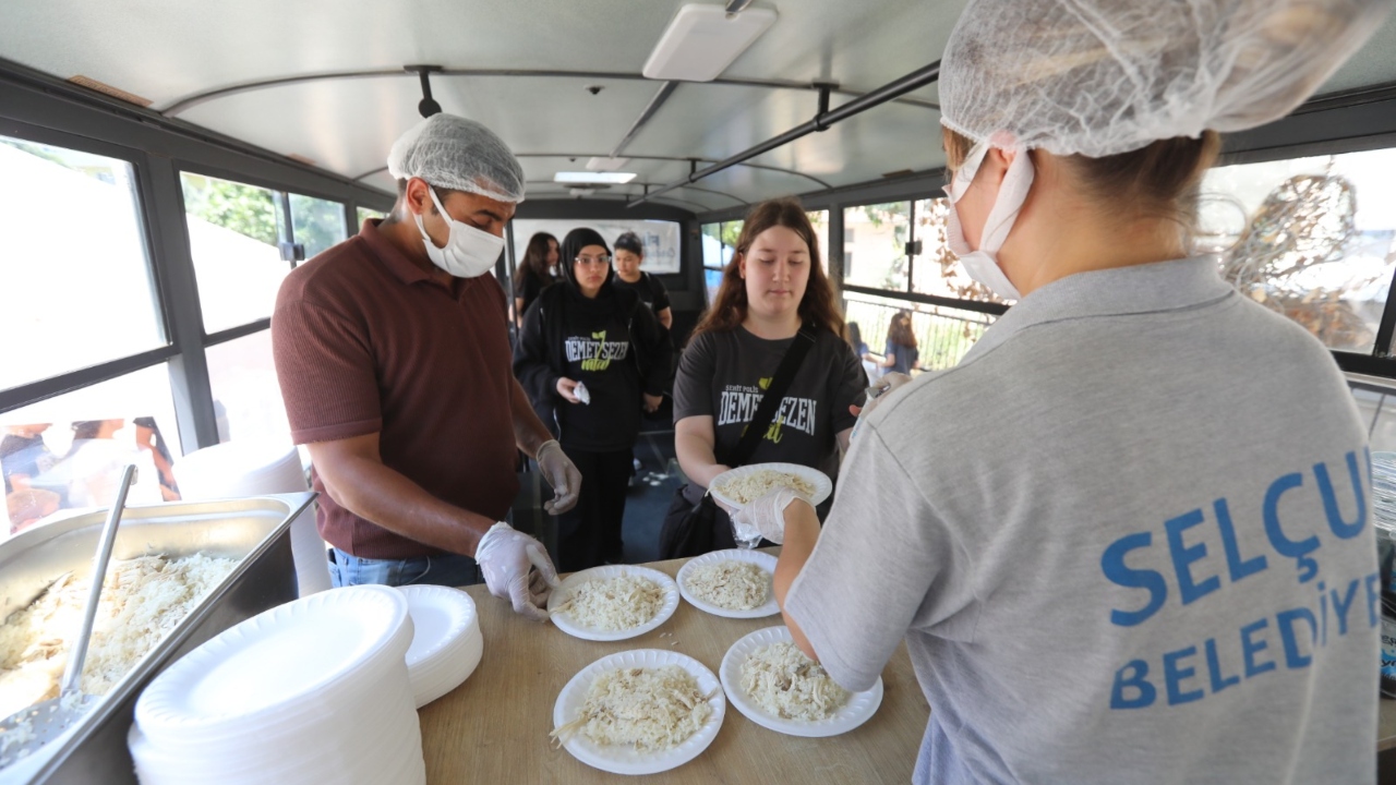 Üçüncü Kent Lokantası Otobüsü