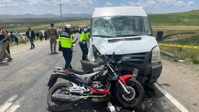 Feci motosiklet kazası: 2 genç hayatını kaybetti