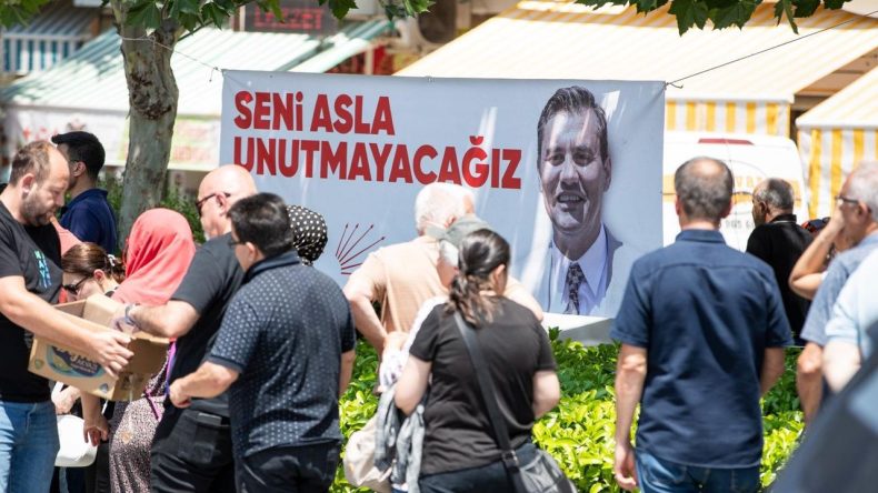 Ferdi Zeyrek’in Taziye Ziyaretinde Yoğun Katılım: Başkan Tugay da Oradaydı