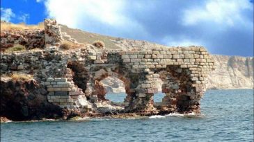 Foça Kıyılarında Saklı Hazine: Kaleburnu Kaleleri Keşfedilmeyi Bekliyor