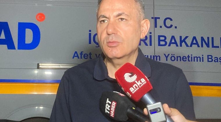 Foça’daki Yangına Müdahale Devam Ediyor: Yangının Kaynağı Elektrik Hattı Olabilir