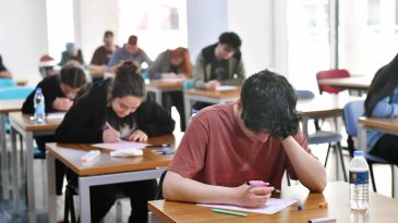 Gençler İkinci Oturum AYT’de Ter Dökmeye Başladı