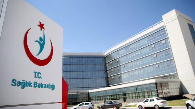 Hastane Yanında Çıkan Yangın Korkuttu: Sağlık Bakanlığı’ndan İlk Açıklama