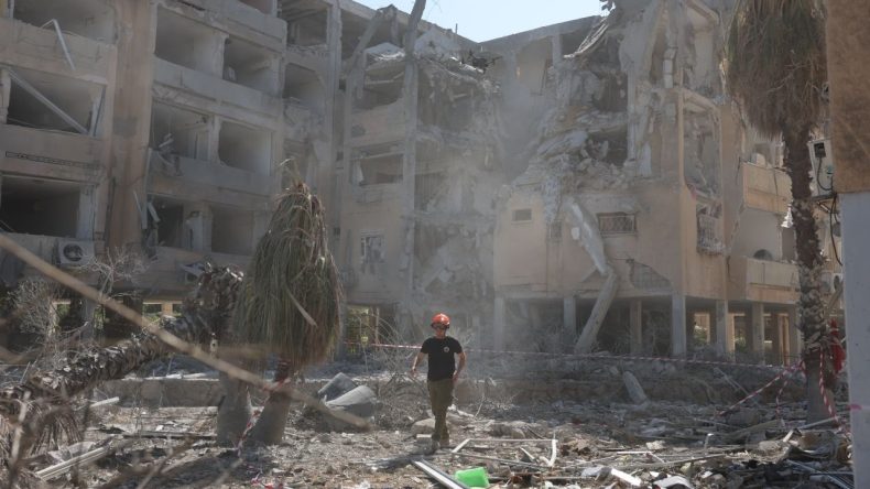 İran’dan İsrail’e Balistik Füze Saldırısı: Hastaneye Isabet Etti