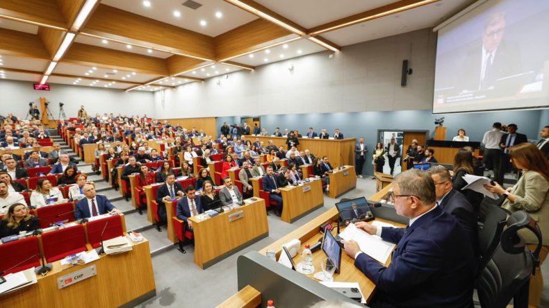 İşten Çıkarmalar Sonrası Büyükşehir'de Çatlak Büyüyor: Telefonlara Cevap Veremiyoruz