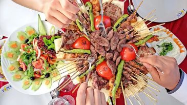 İzmir’in 68 Yıllık Lokantası: Seyyar Arabada Başladı, Zeki Müren Sayesinde Meşhur Oldu